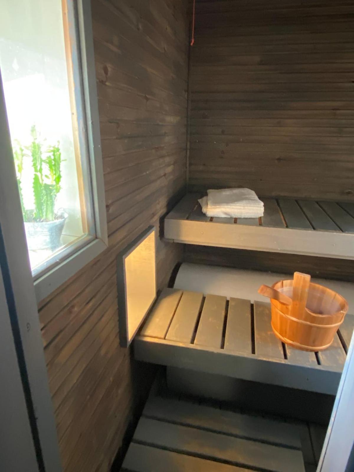 Iloinen Taiteilijakoti Appartement Turku